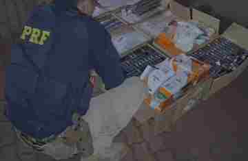 PRF apreende carga de medicamentos e anabolizantes ocultos em caixas de inseticida na BR-277, em Cascavel